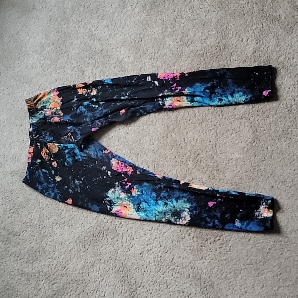 Material Girl galaxy abstract black multicolor leggings, juniors L